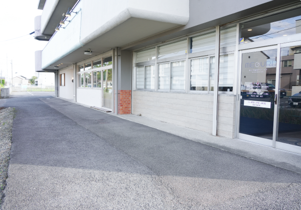 建物北側駐車場